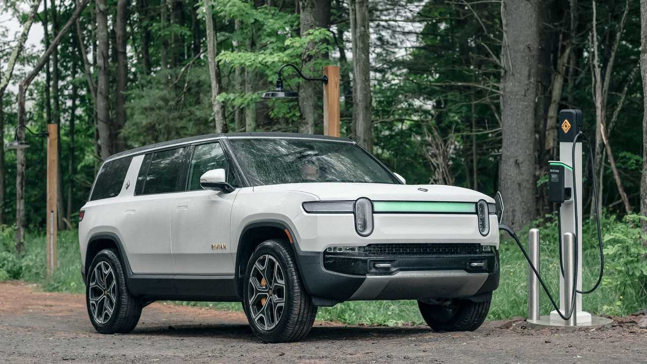 Online Configurator Now Includes Rivian R1S with 400-Mile Max Pack Battery