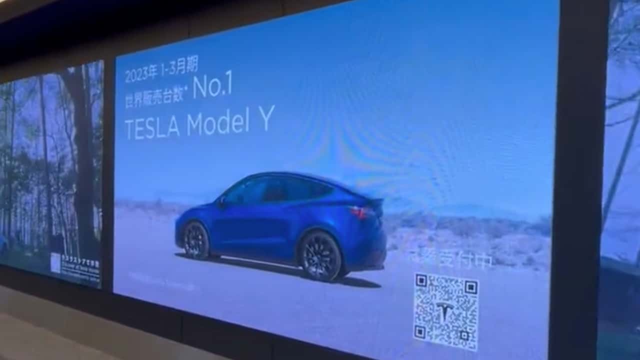 Japanese Airport Spots Ads for Tesla Model Y