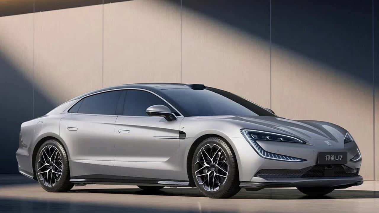 The BYD YangWang U7 Competes with the Mercedes EQS, Offering 1,287 Horsepower