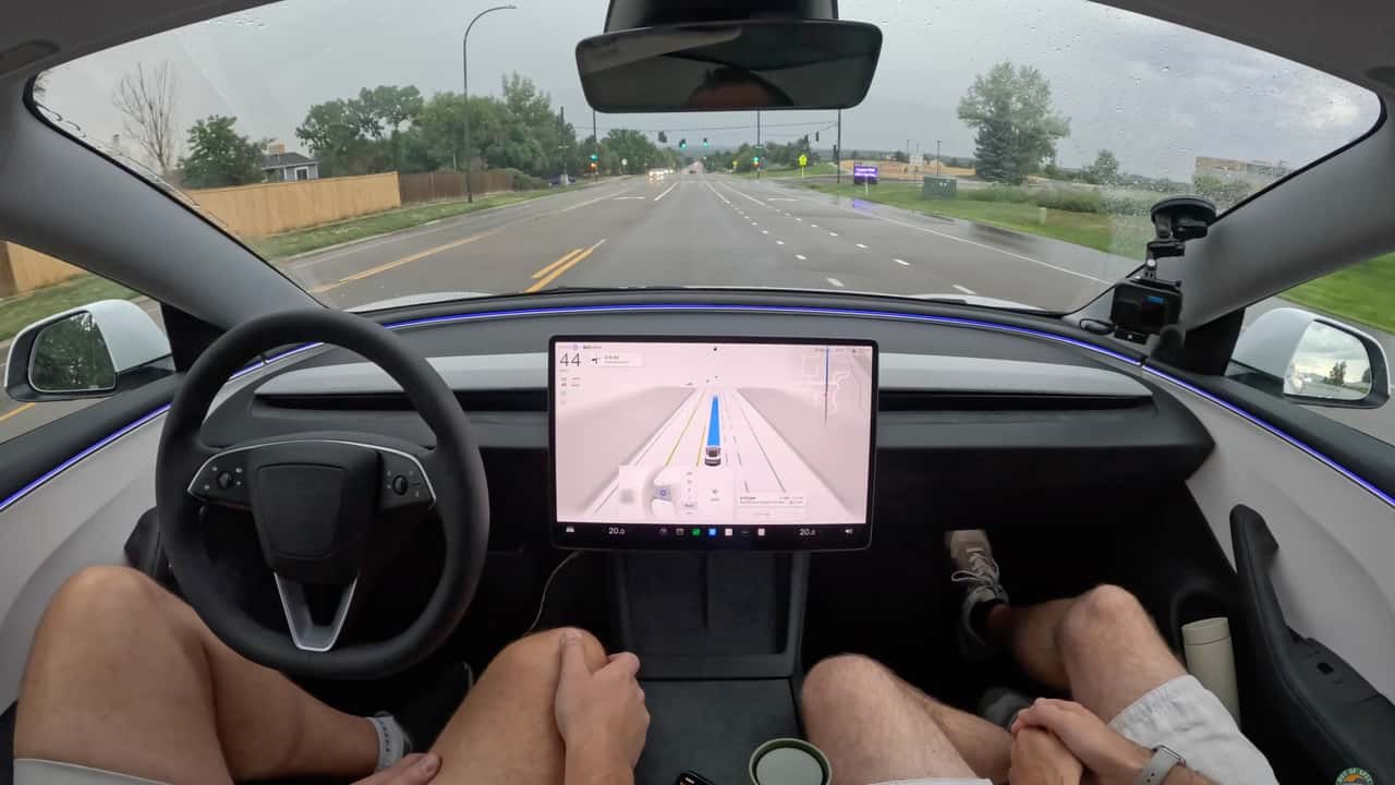 Tesla Autopilot Trainers Were Told To Ignore ‘No Turn On Red’ Signs: Report